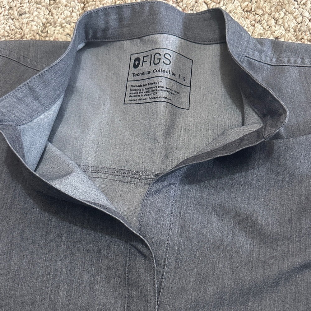 Grey Figs Rafaela scrub top EUC